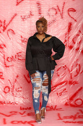 PEEKABOO SHOULDER TOP - CURVY