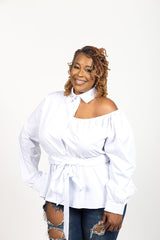 PEEKABOO SHOULDER TOP - CURVY